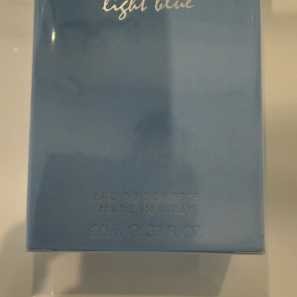 Dolce & Gabbana Light Blue Fragrance in Powder Blue Box - Picture 2 of 2